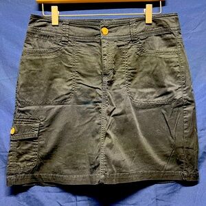 Croft & Barrow black skort